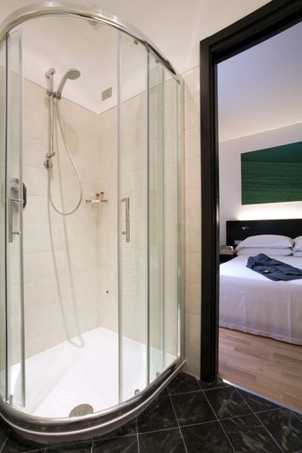 Bathroom 5, Hotel Card International, Rimini