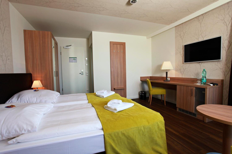Bedroom 3, Hotel Warnow, Rostock