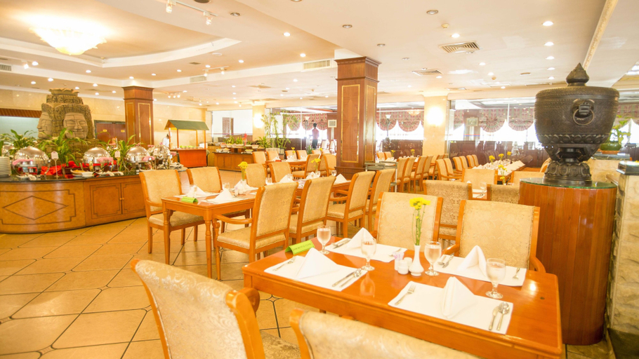 Food & Drinks 5, Club Excellence By Phnom Penh Hotel, Phnom Penh