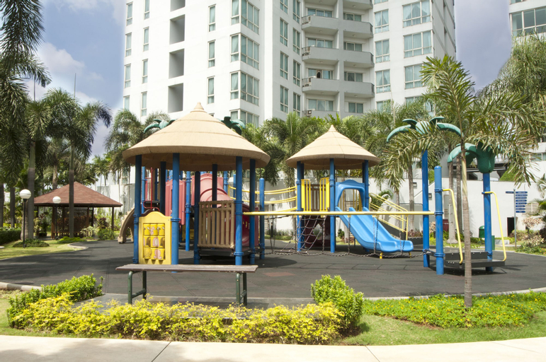 Exterior & Views 23