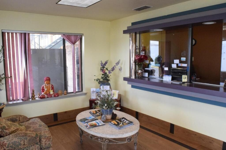 Others 4, DELUX INN, Ector