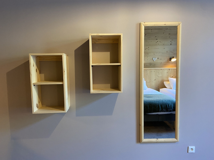 Bedroom 3, Hotel Oberland, Isère