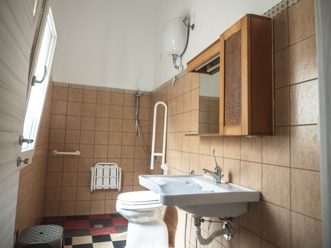 Bathroom 5, Domo Sa Barra, Carbonia-Iglesias