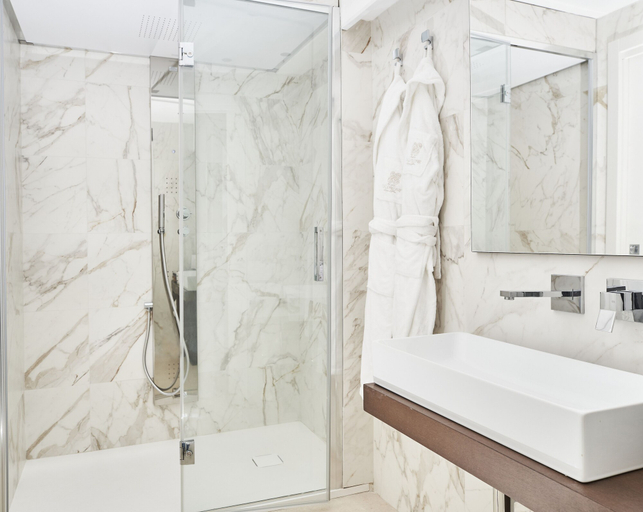 Bathroom 4, Palazzo Salomone, Syracuse