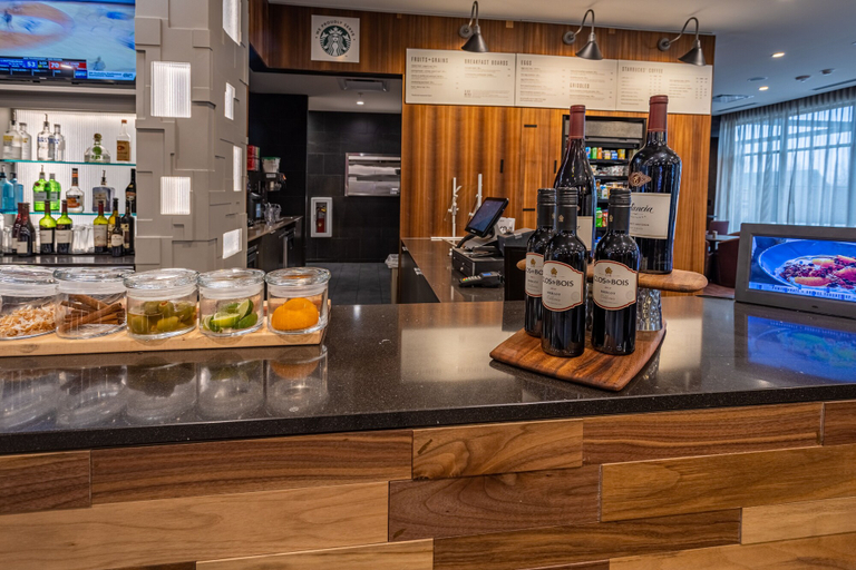 Food & Drinks 5, Courtyard by Marriott  East Lansing Okemos, Ingham