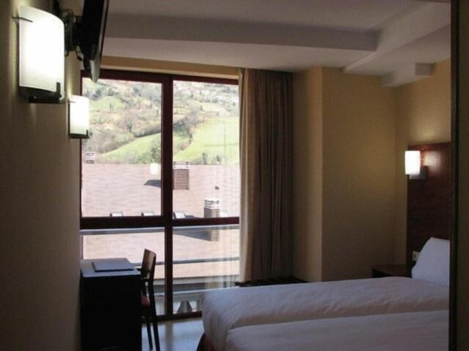 Bedroom 5, Hotel Ruta de la Plata, Asturias