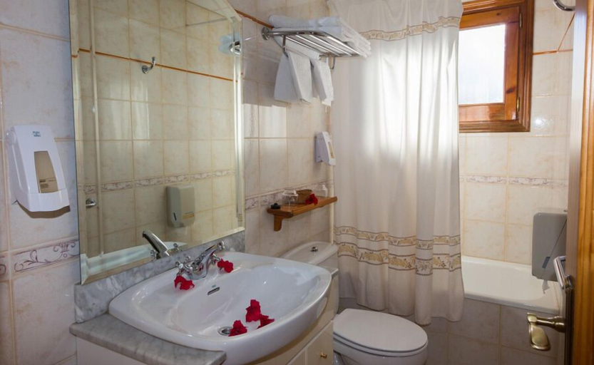 Bathroom 4, Casa Francho, Huesca