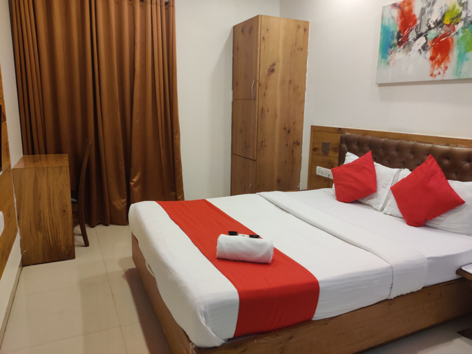 Bedroom 4, Hotel Grandeur, Mumbai Suburban