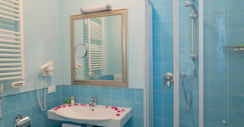 Bathroom 5, Villa Rosa BeYou Hotel, Rimini