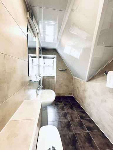 Bathroom 4, Invergarry Hotel, Highland