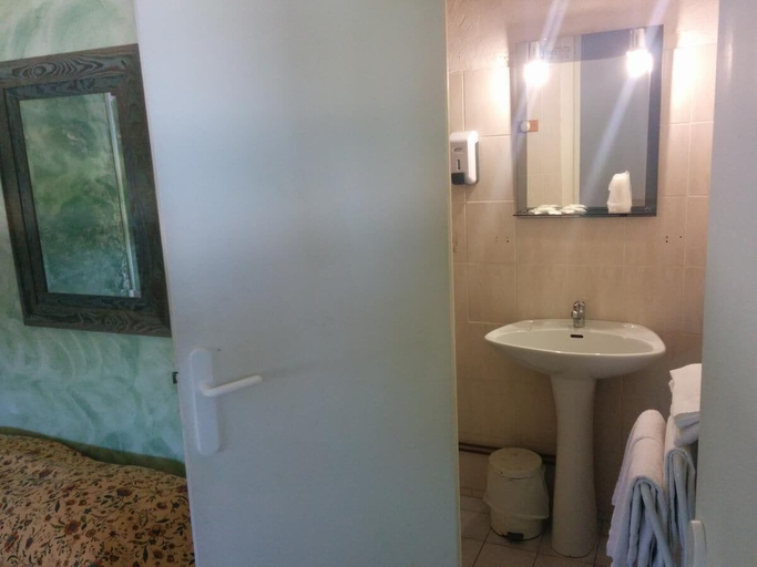 Bathroom 5, Hotel Restaurant l'Agachon, Bouches-du-Rhône