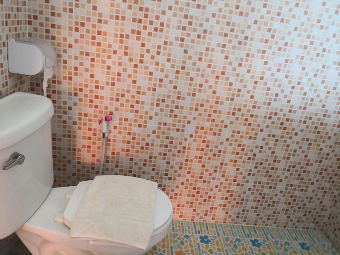 Bathroom 3, Rungrod Grand Hotel, Muang Nong Bua Lam Phu