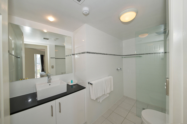Bedroom 5, Broadbeach Holiday Apartments, Gold Coast