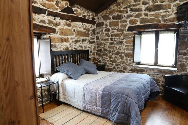 Bedroom 2, Casa Rural Madreselva, Asturias