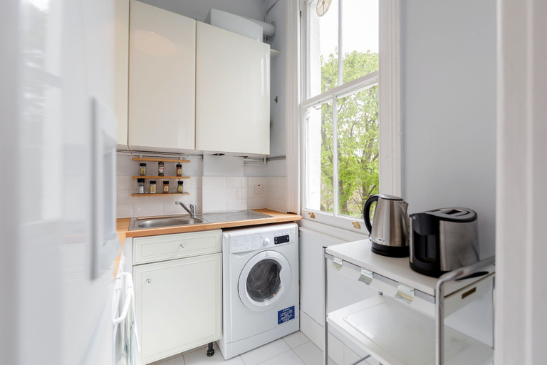 Others 4, Earls Court Apartments by BaseToGo, London