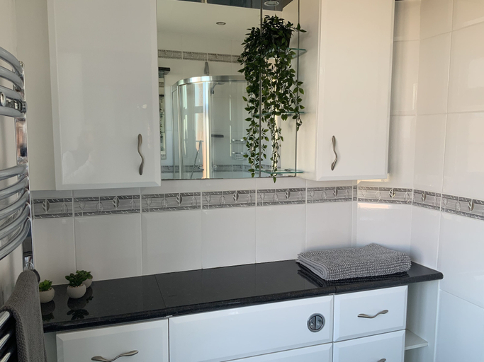 Bathroom 3, Secret Garden House, Southampton