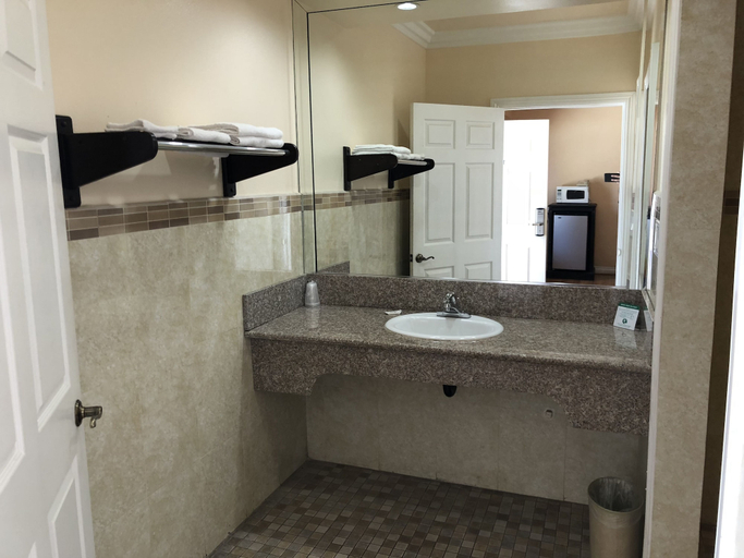 Bathroom 5, Regency Motel of Brea, Orange