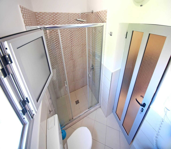 Bathroom 3, Hotel Nika, Vlorës