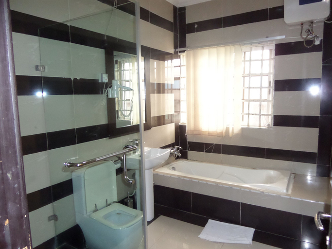 Bathroom 3, Primal Hotel Ikeja GRA, Kosofe