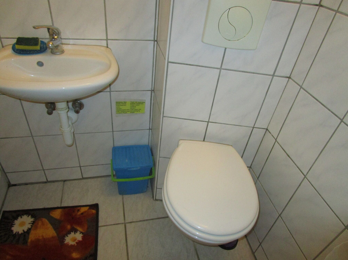Bathroom 2, Michael's Apartments, Rhein-Erft-Kreis