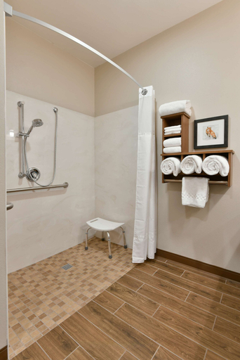 Bathroom 4, GrandStay Hotel & Suites, Deschutes