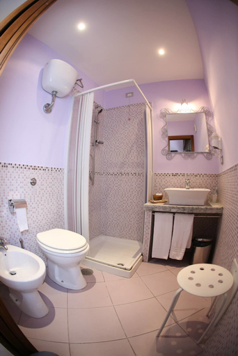 Bathroom 5, Hotel Nettuno, Napoli