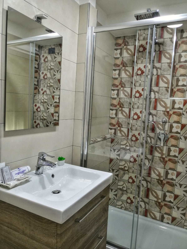 Bathroom 5, B&B Domus Michaeli, Napoli