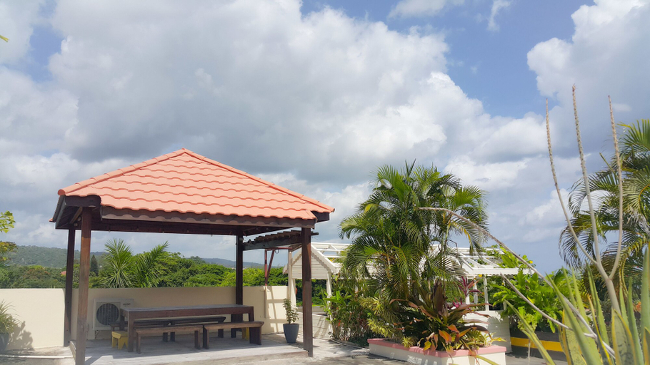 Exterior & Views 2, 2 Bdrm Apartment at Runaway Bay