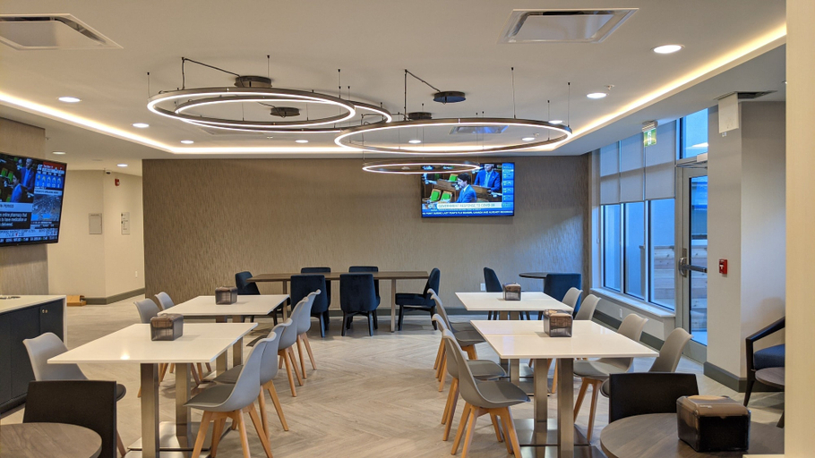 Food & Drinks 5, TownePlace Suites by Marriott Hamilton, Hamilton