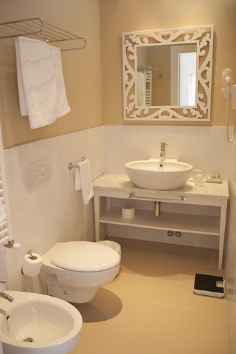 Bathroom 4, Hotel Bristol, Rimini