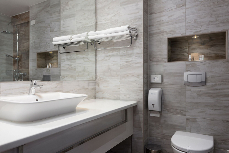 Bathroom 5, Hotel Mirjana & Rastoke, Slunj