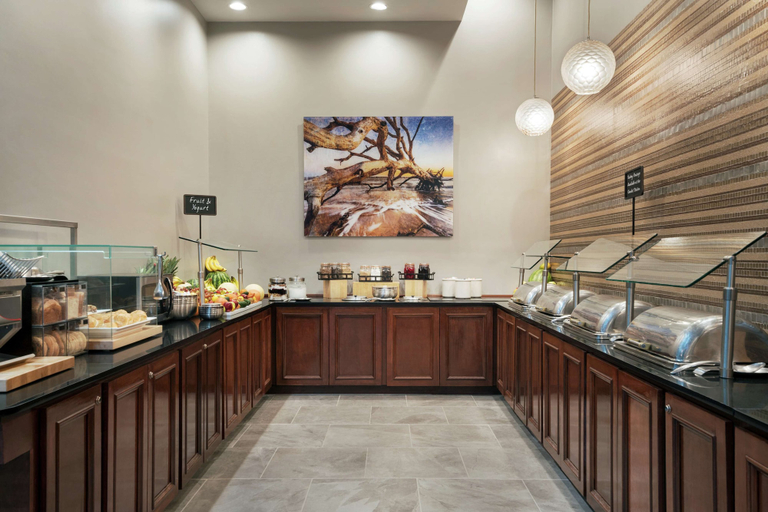Food & Drinks 5, Embassy Suites by Hilton Brunswick, Glynn