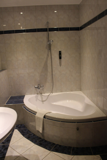 Bathroom 5, Sieben Welten Hotel & Spa Resort, Fulda