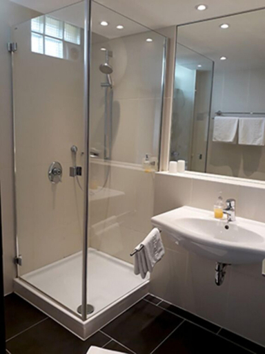 Bathroom 5, Hotel Die Post in Bürgel GmbH, Offenbach am Main