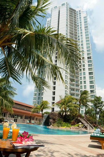 Exterior & Views 24