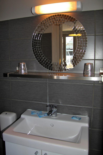 Bathroom 4, Auberge du Cochon d'Or, Eure