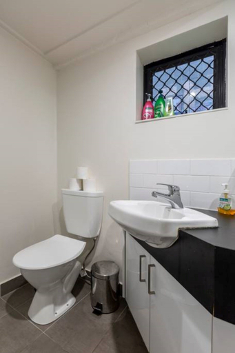 Bathroom 4, ReadySet Apartments on Anthony, Melbourne
