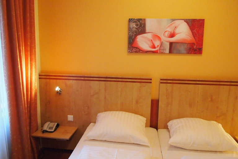 Bedroom 4, Hotel Imperial Hamburg, Hamburg