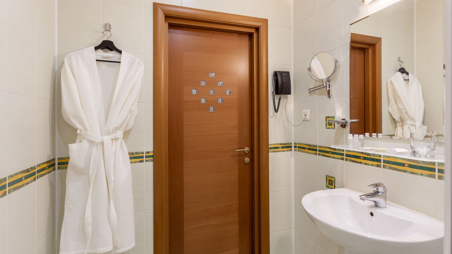 Bathroom 4, Sosnovy Bor Park-Hotel, Novosibirskiy rayon