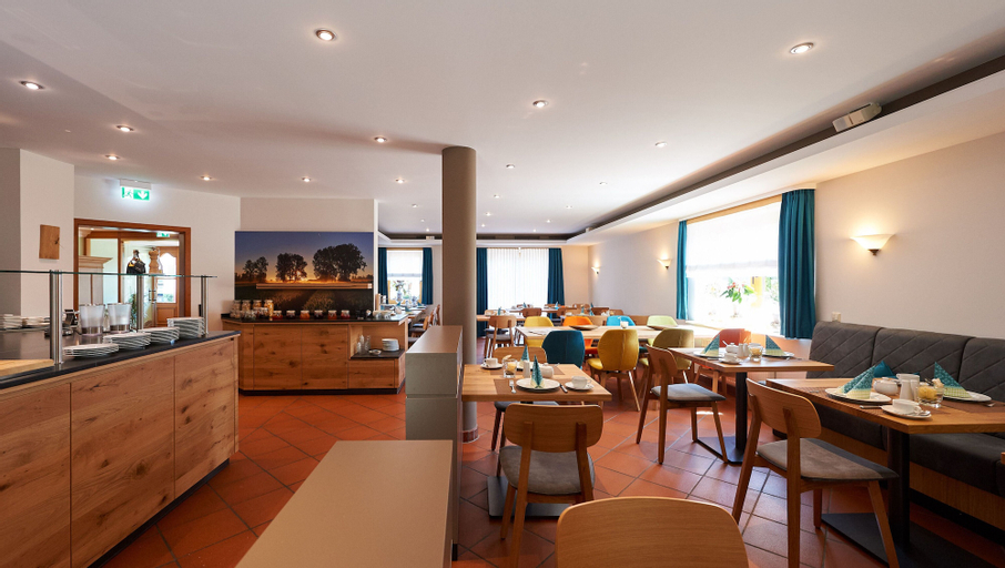 Food & Drinks 15