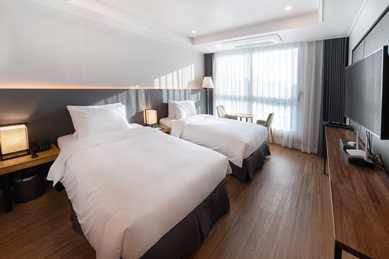 Bedroom 4, The Mains Hotel, Cheonan