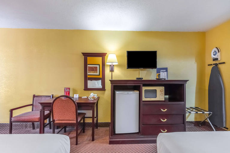Bedroom 3, Americas Best Value Inn Elk City, Beckham