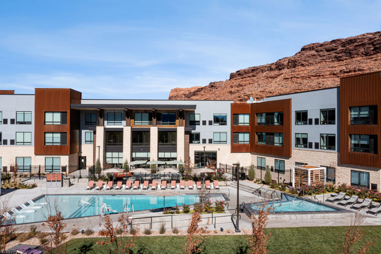 Exterior & Views