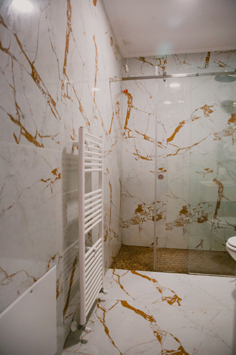 Bathroom 5, Empire Hotel, Durrësit