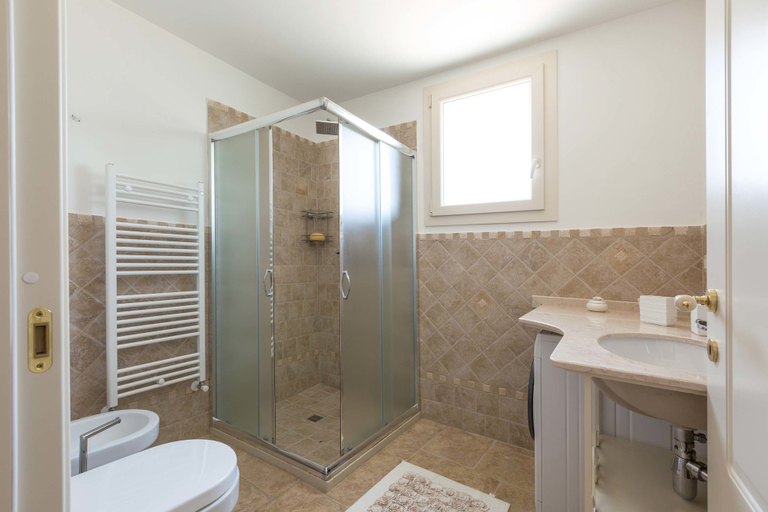 Bathroom 4, Trulli di Buontempo, Brindisi