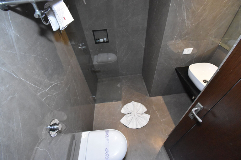 Bathroom 4, Kings International Juhu, Mumbai Suburban