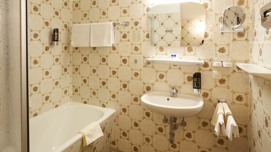 Bathroom 3, Hotel Ochsen, Breisgau-Hochschwarzwald