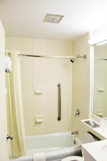 Bathroom 3, Pilgrim Inn, Berkshire