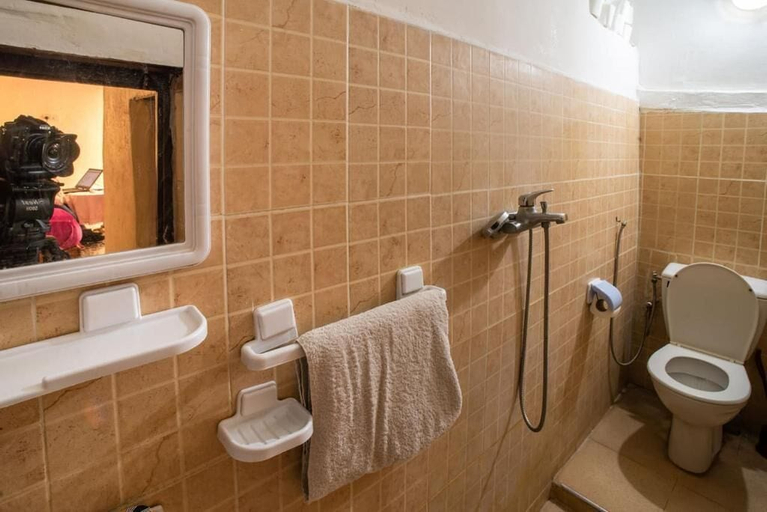 Bathroom 4, Dar Najia, Fès