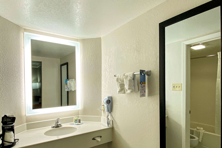 Bathroom 5, Quality Inn Harlingen, Cameron